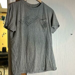 HD shirt size medium